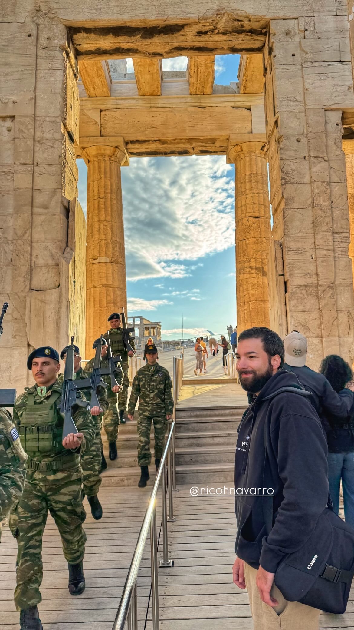 Nico buscando vuelos